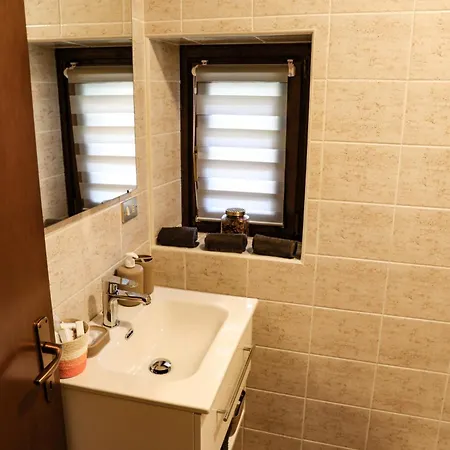 Vittoria House - Tulip And Tulip