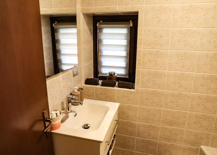 Vittoria House - Tulip And Tulip